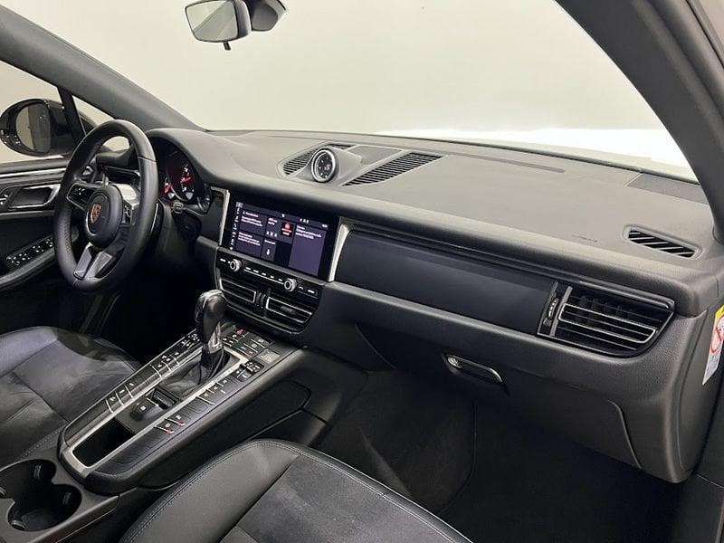 Porsche Macan 2.0 iva esposta