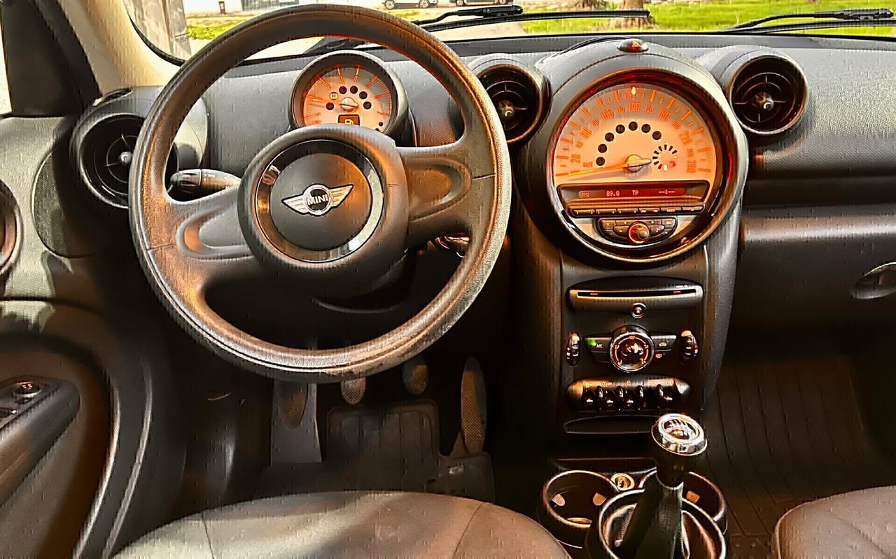 Mini Cooper D Countryman 1.6 ,cerchi in lega ,clima,ecc.