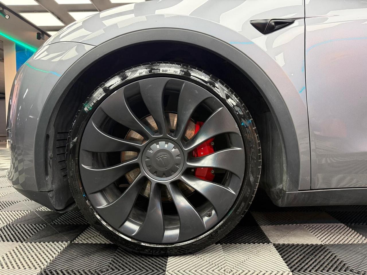 Tesla Model Y AWD PERFORMANCE (000)