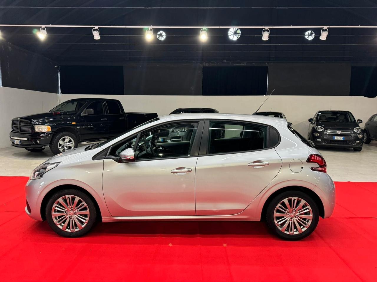 PEUGEOT 208 NEOPATENTATI