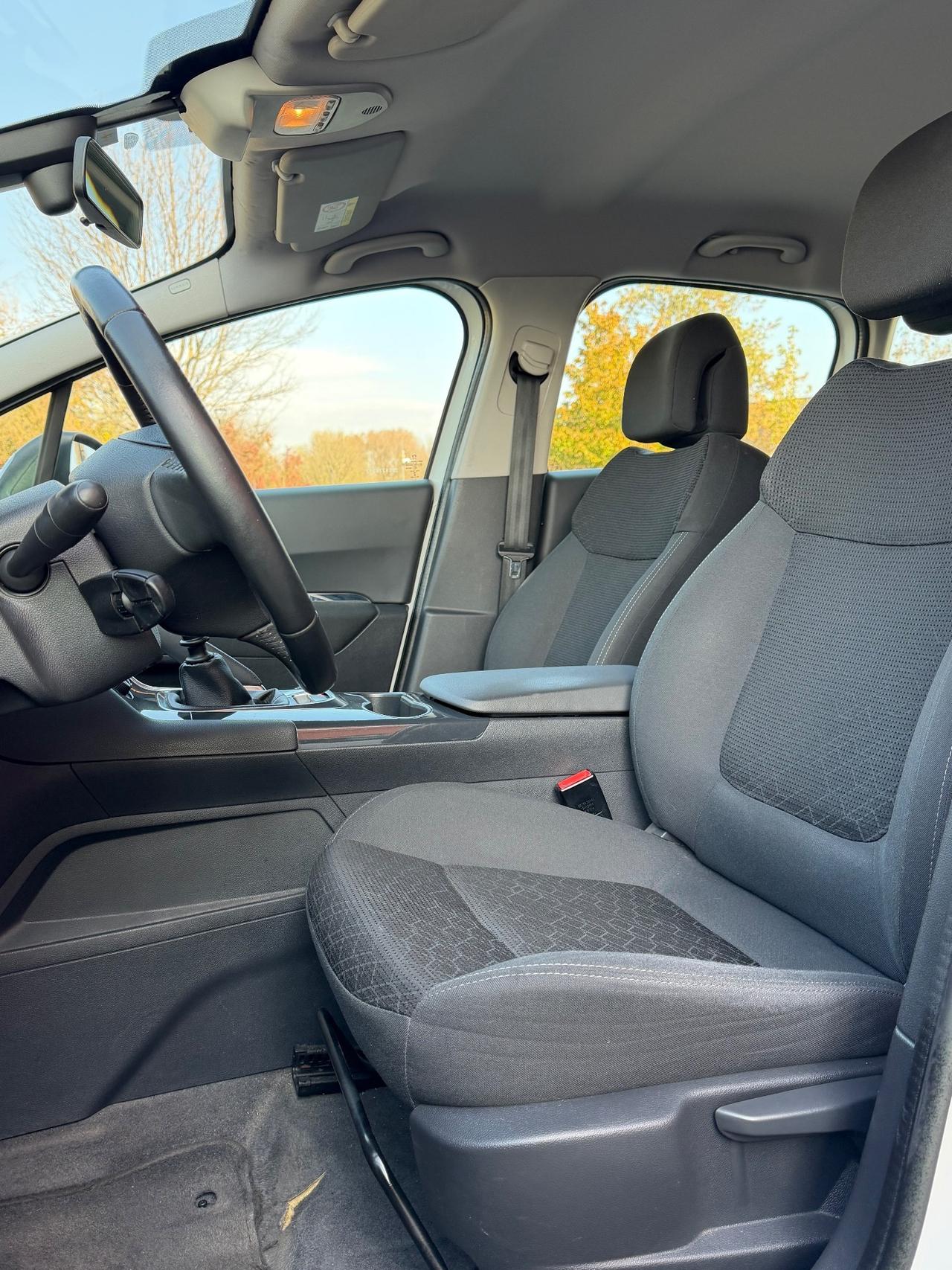 Peugeot 3008 1.6 HDi 115CV Business