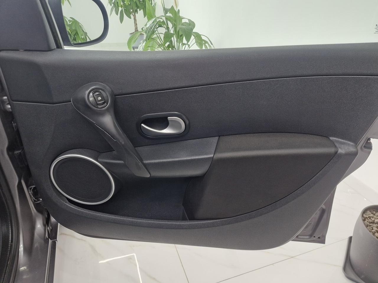 RENAULT CLIO 1.2 BENZINA 16V LUXE 140000KM