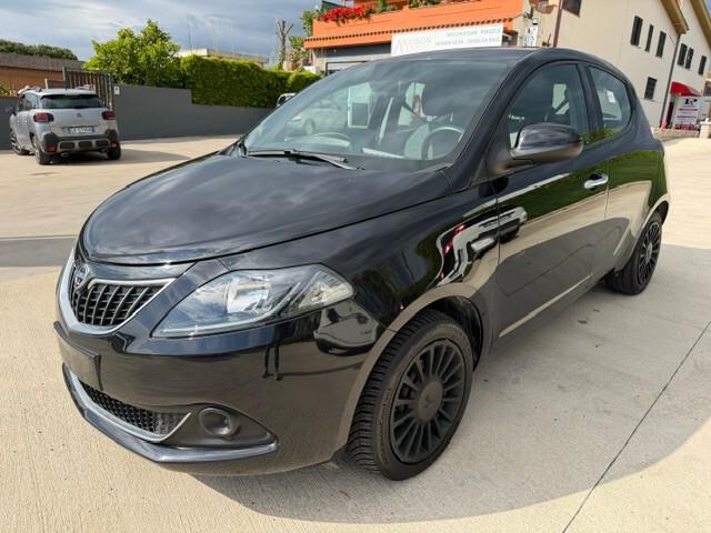 Lancia Ypsilon 1.0 FireFly 5 porte S&S Hybrid Silver