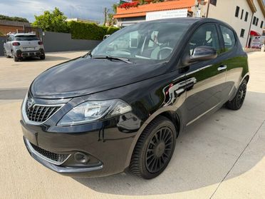 Lancia Ypsilon 1.0 FireFly 5 porte S&S Hybrid Silver