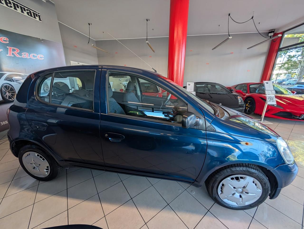 Toyota Yaris 1.0i 16V cat 5 porte Sol