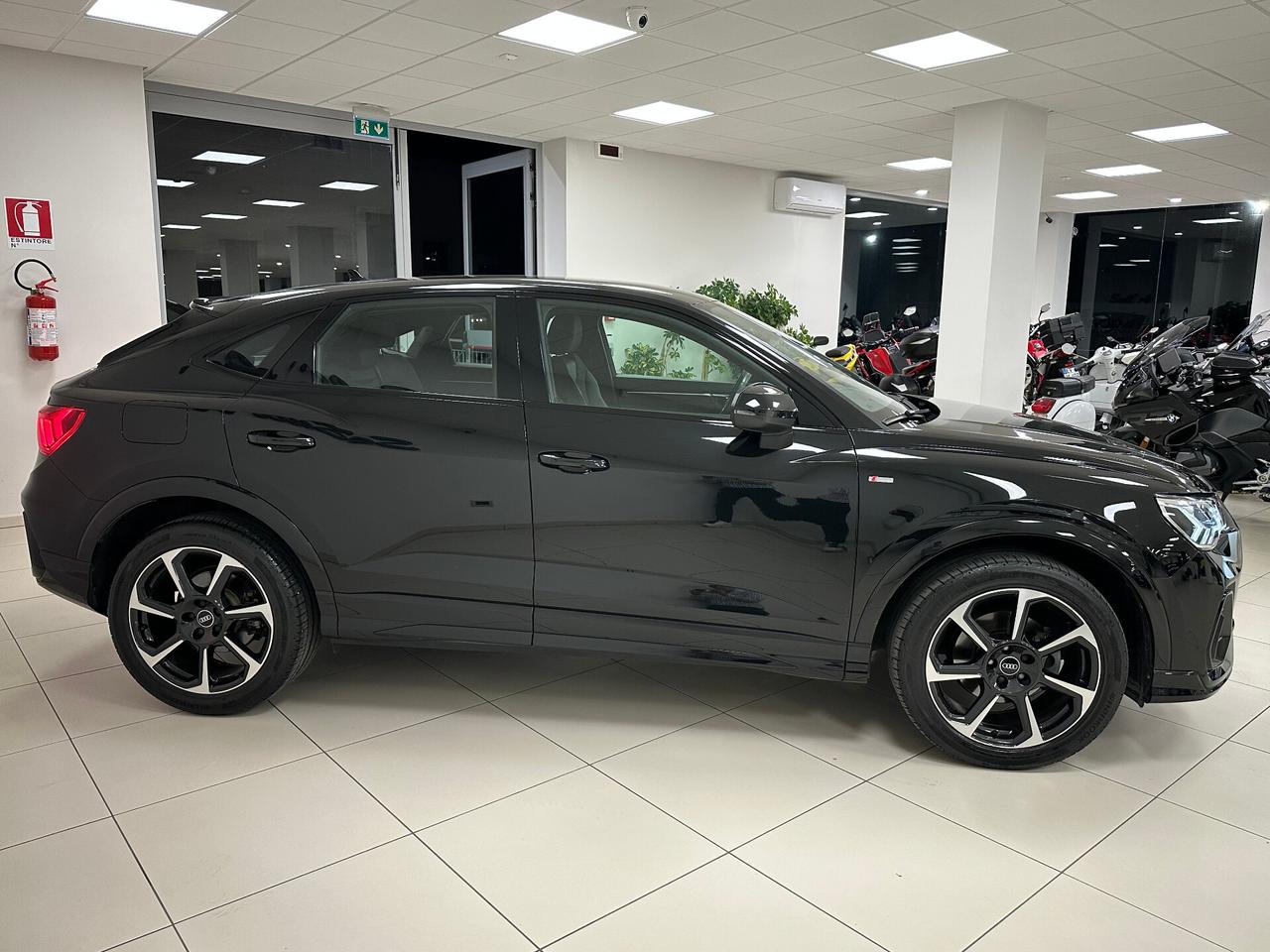 Audi Q3 35 TDI 150 CV S tronic S line edition 2020