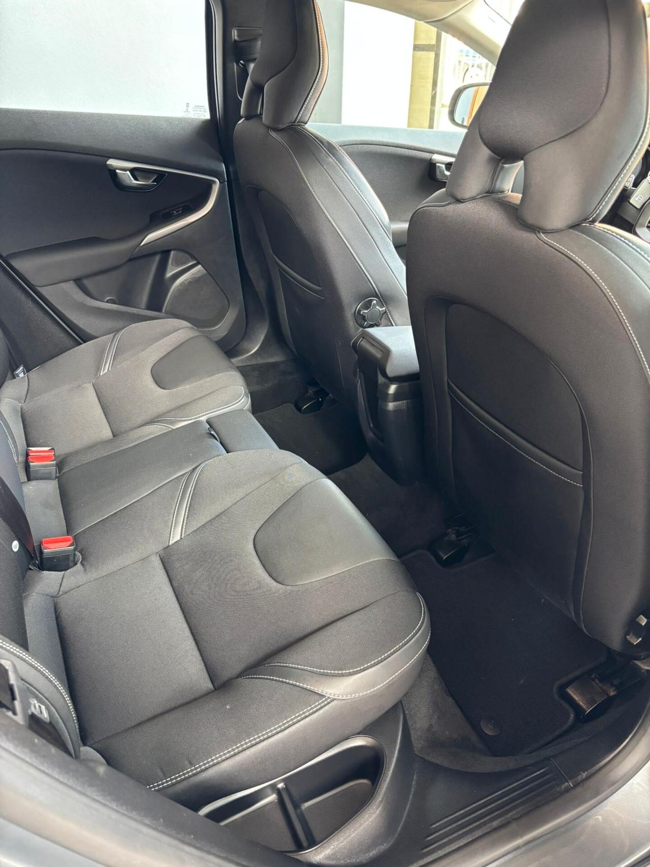 Volvo V40 D2 Geartronic Business Plus