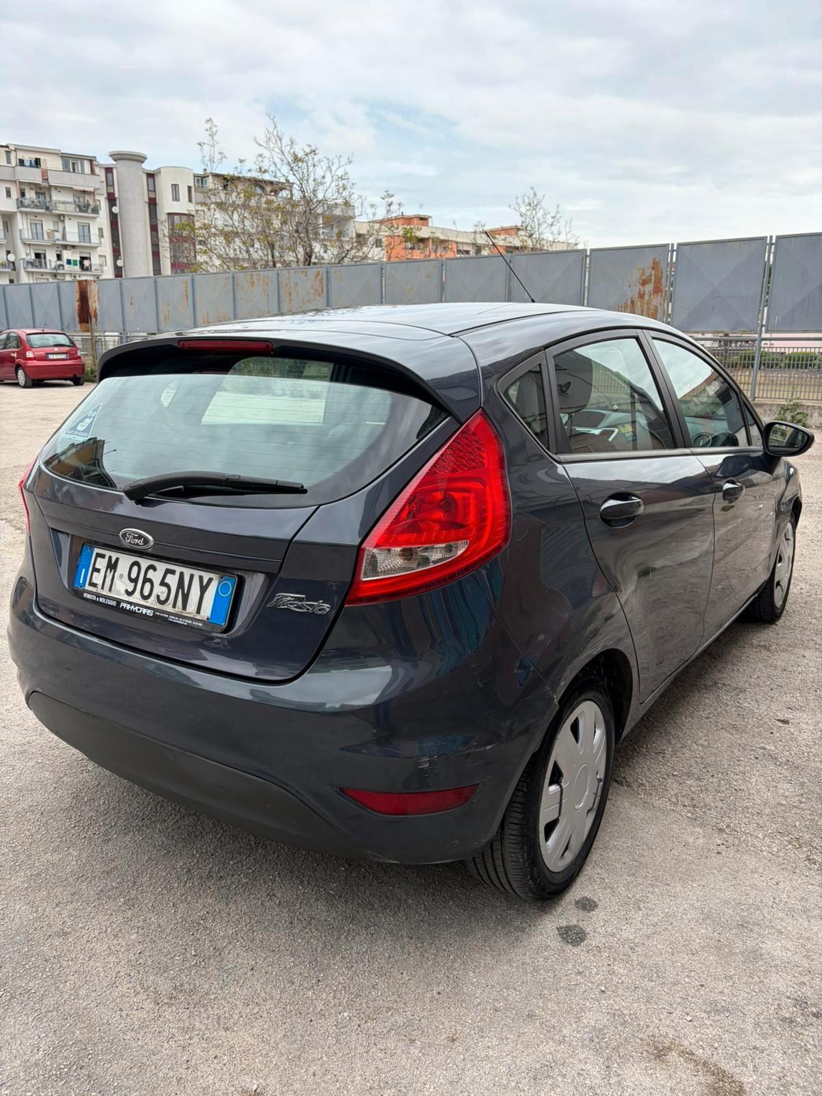 Ford Fiesta 1.2 BENZ/GPL