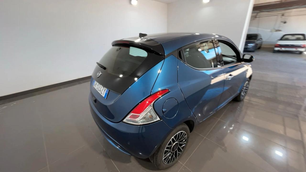 Lancia Ypsilon 1.0 Hybrid Platino full optional