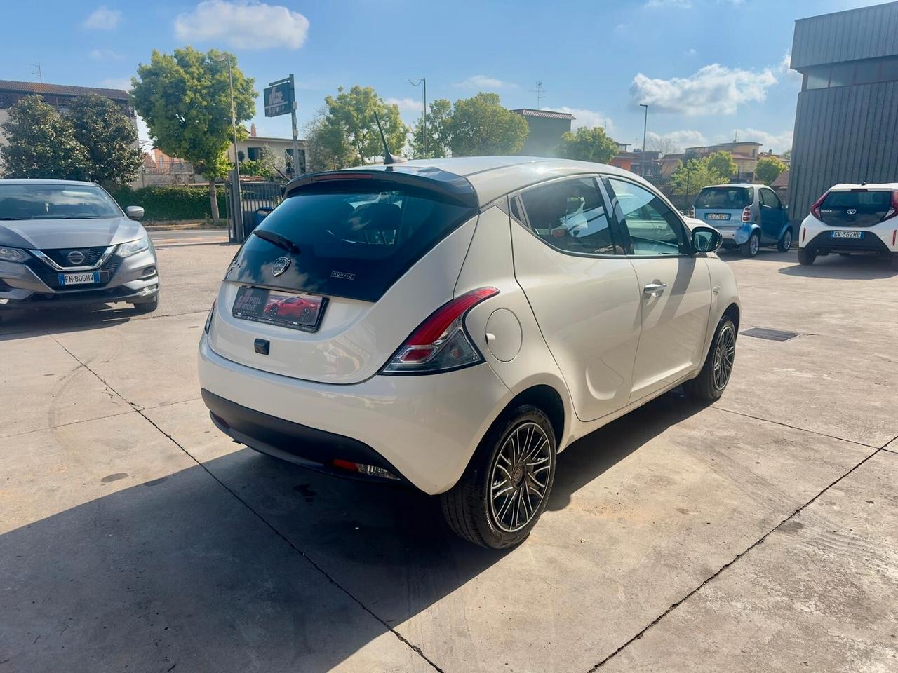 Lancia Ypsilon 1.0 FireFly 5 porte S&S Hybrid Silver PREZZO PROMO