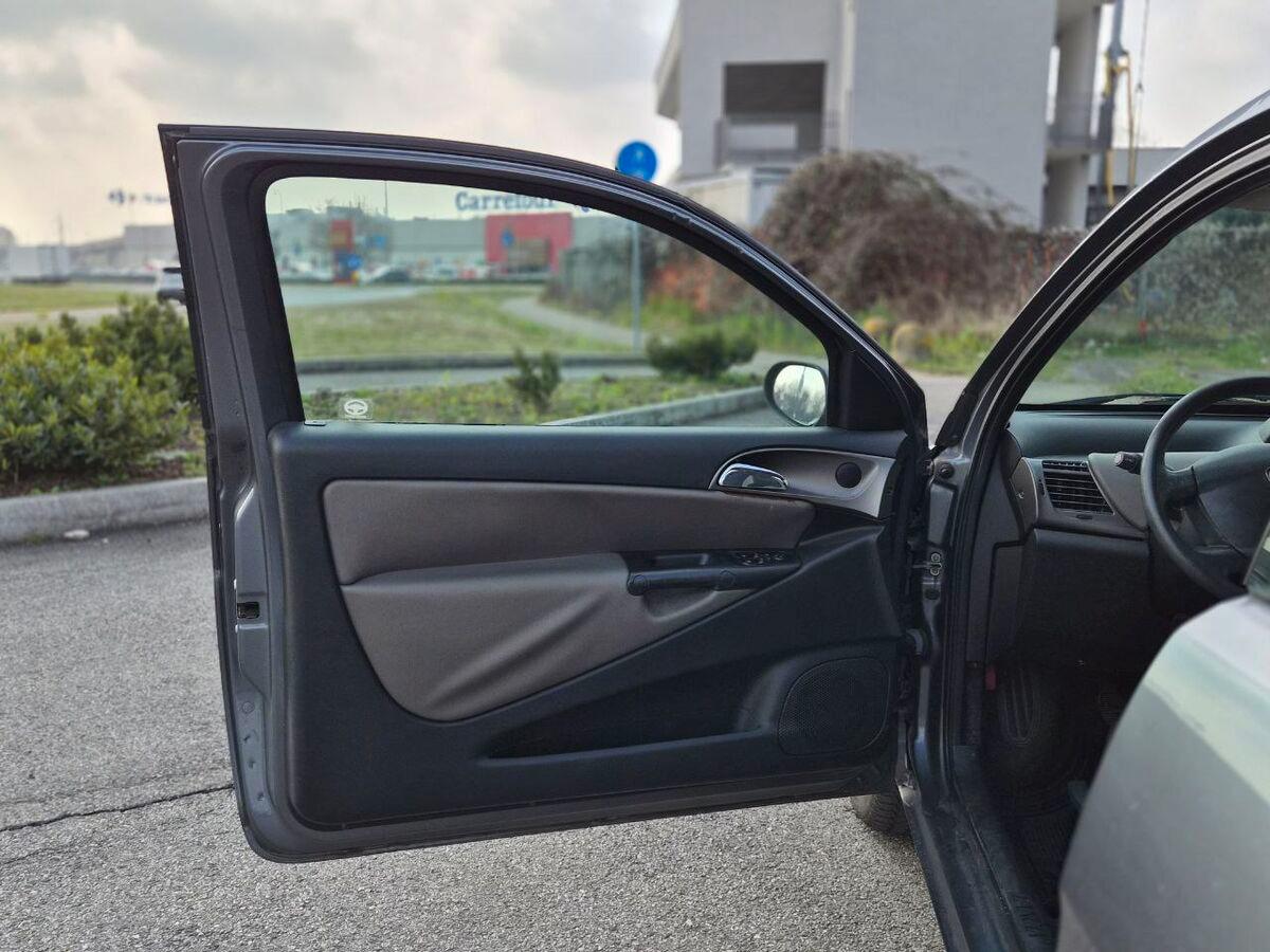 Lancia Ypsilon 1.2 8v 100