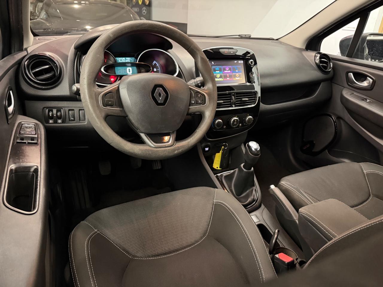 RENAULT Clio 1.2 75CV 5 porte Life ok neopatentati
