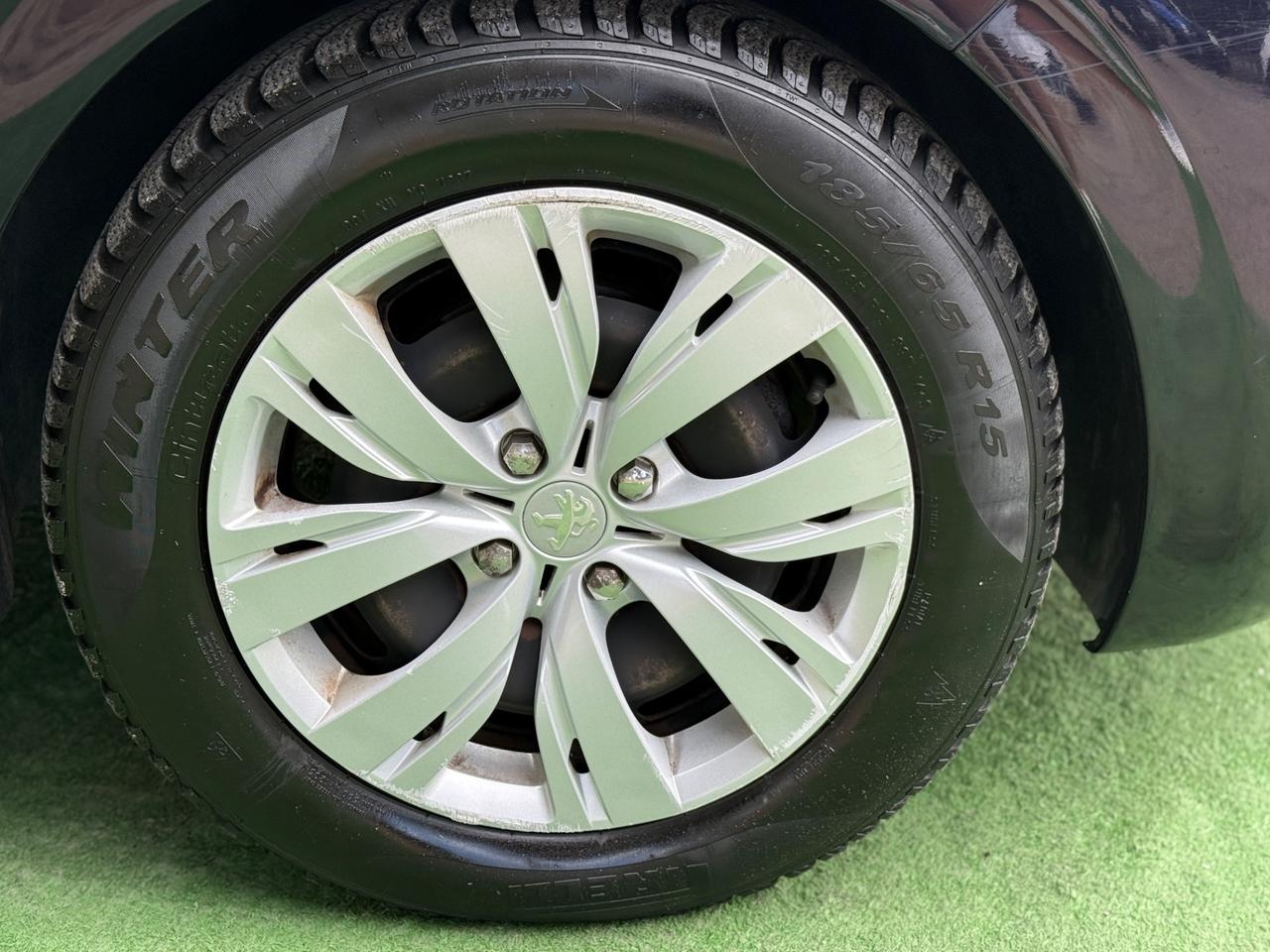 Peugeot 208 NEOPATENTATI GARANZIA