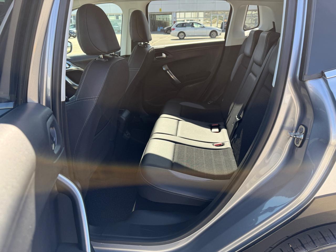 Peugeot 2008 1.2 Turbo Benzina 110 cv EURO 6B NEOPATENTATI