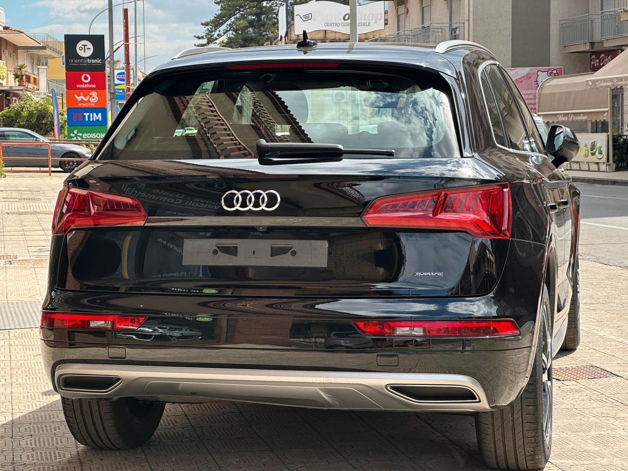 Audi Q5 35 TDI Sport tua a 352€ senza anticipo