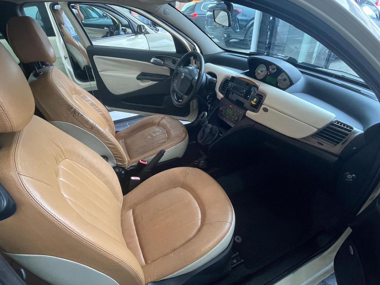 Lancia Ypsilon Ypsilon 1.2 16v C.15" Neopatentati Pelle Manuale