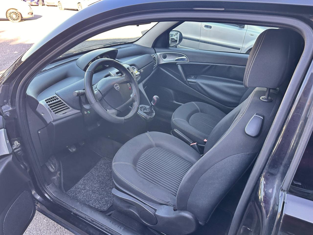 Lancia Ypsilon 1.3 MJT 90 CV MomoDesign