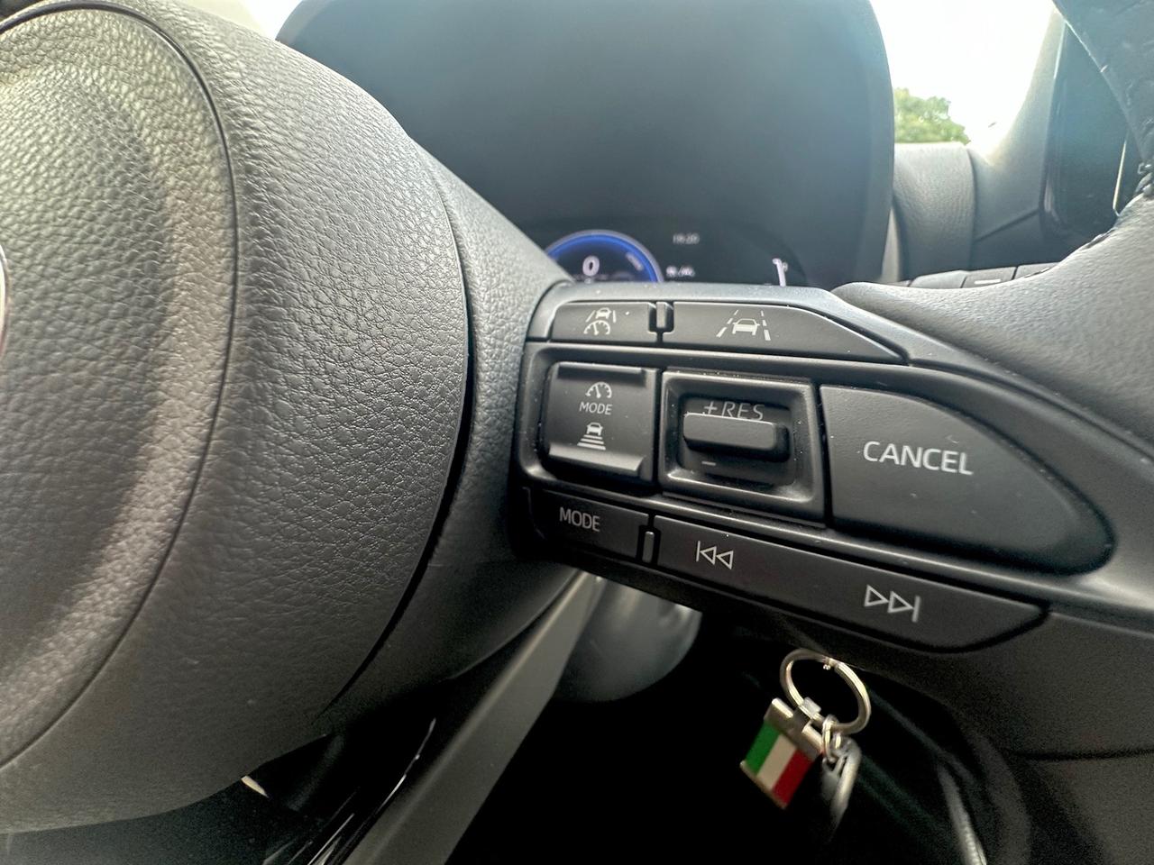 Toyota Yaris 1.5 Hybrid 5 porte Trend 2500 km! Full optional Nessun obbligo finanziario Permute