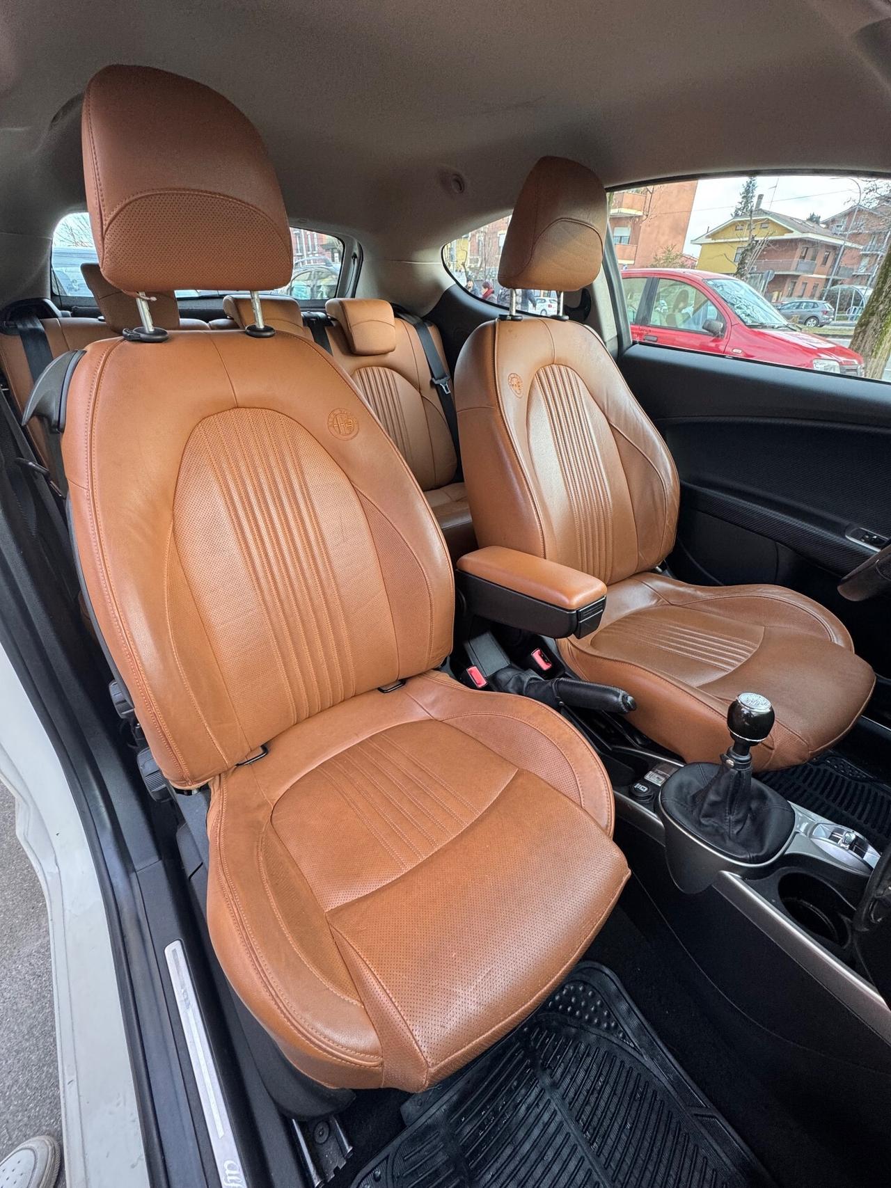 Alfa Romeo MiTo 1.4 78 CV Distinctive pelle Frau