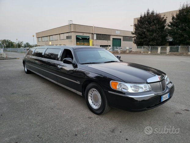 Lincoln town limousine ford