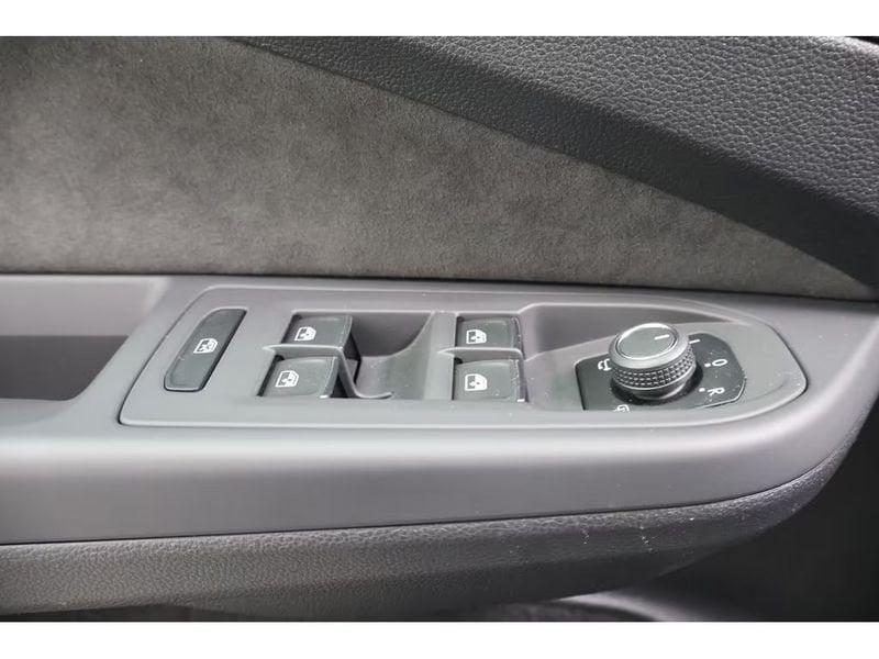 Volkswagen Golf Golf Variant 2.0 TDI 150 CV DSG SCR R-Line BLACK STYLE LED CAMERA HEAD-UP