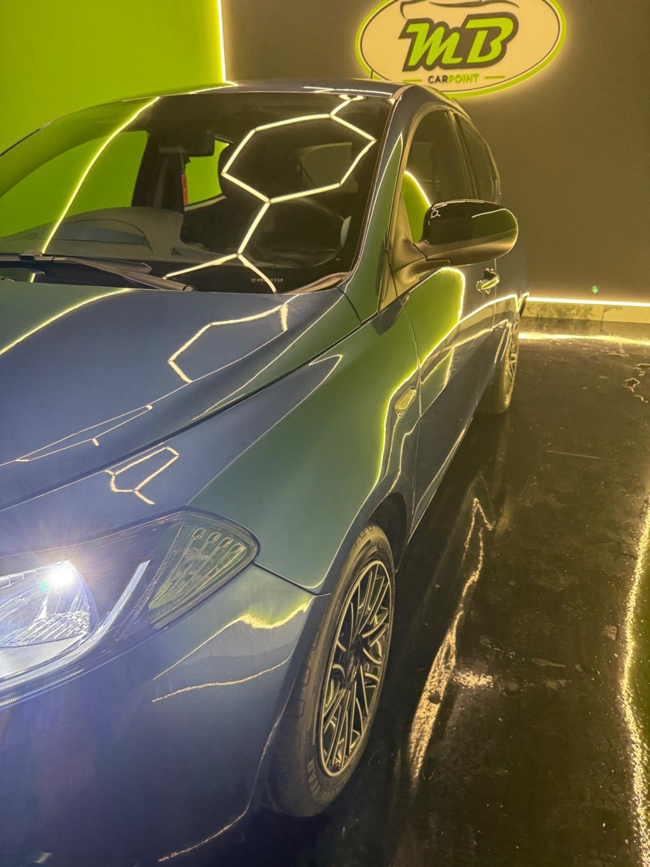 Lancia Ypsilon 1.0 FireFly 5 porte S&S Hybrid Ecochic Silver