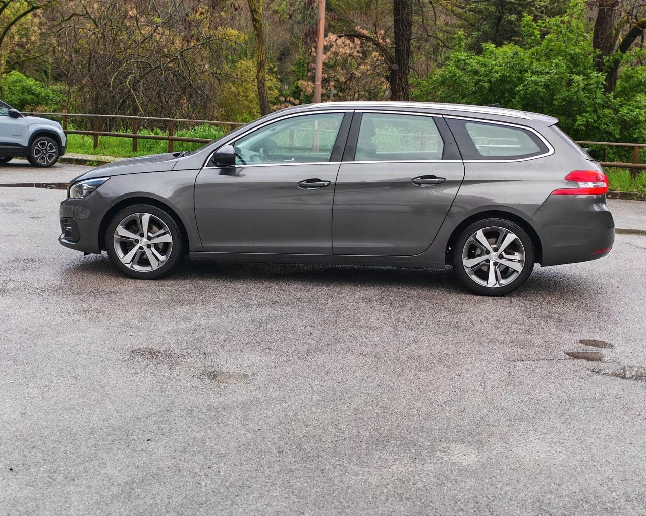 Peugeot 308 130 S&S SW Allure