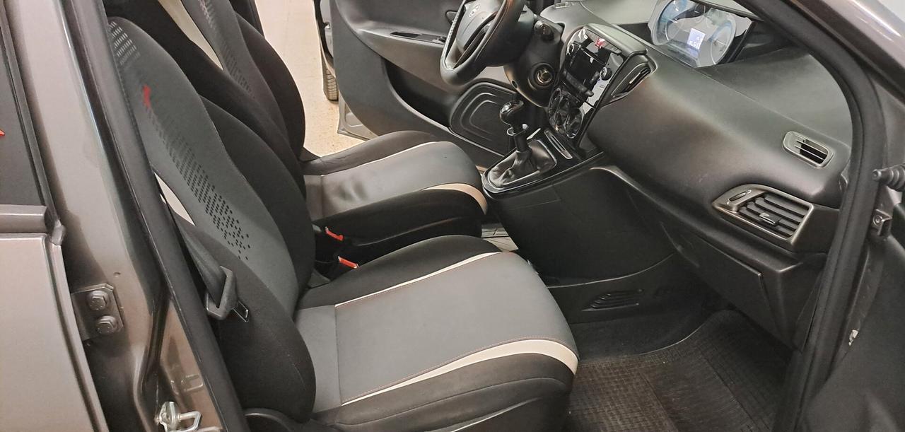 Lancia Ypsilon 1.2 69 CV 5p