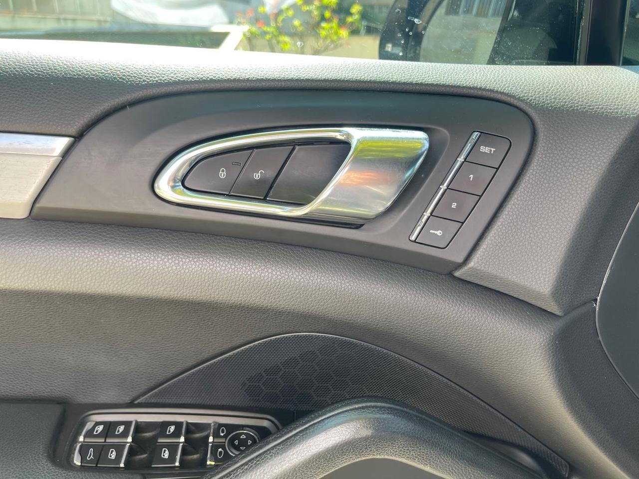 Porsche Cayenne Platinum Edition 3.0 #6240