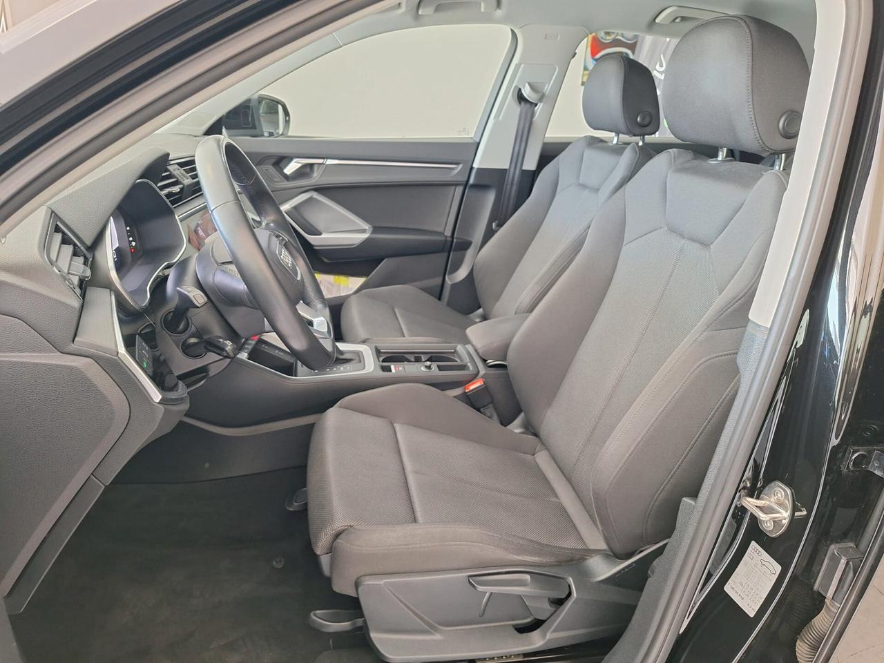 Audi Q3 35 TDI S tronic Business