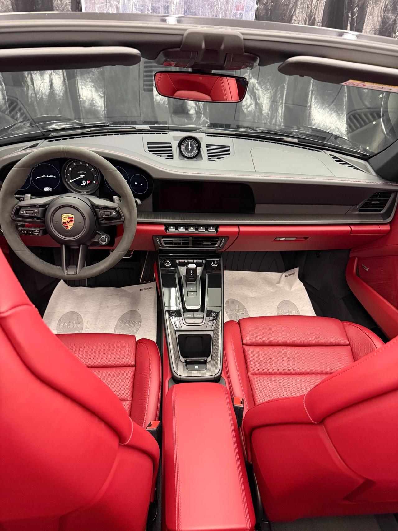 Porsche 911 Carrera 4 GTS Cabriolet