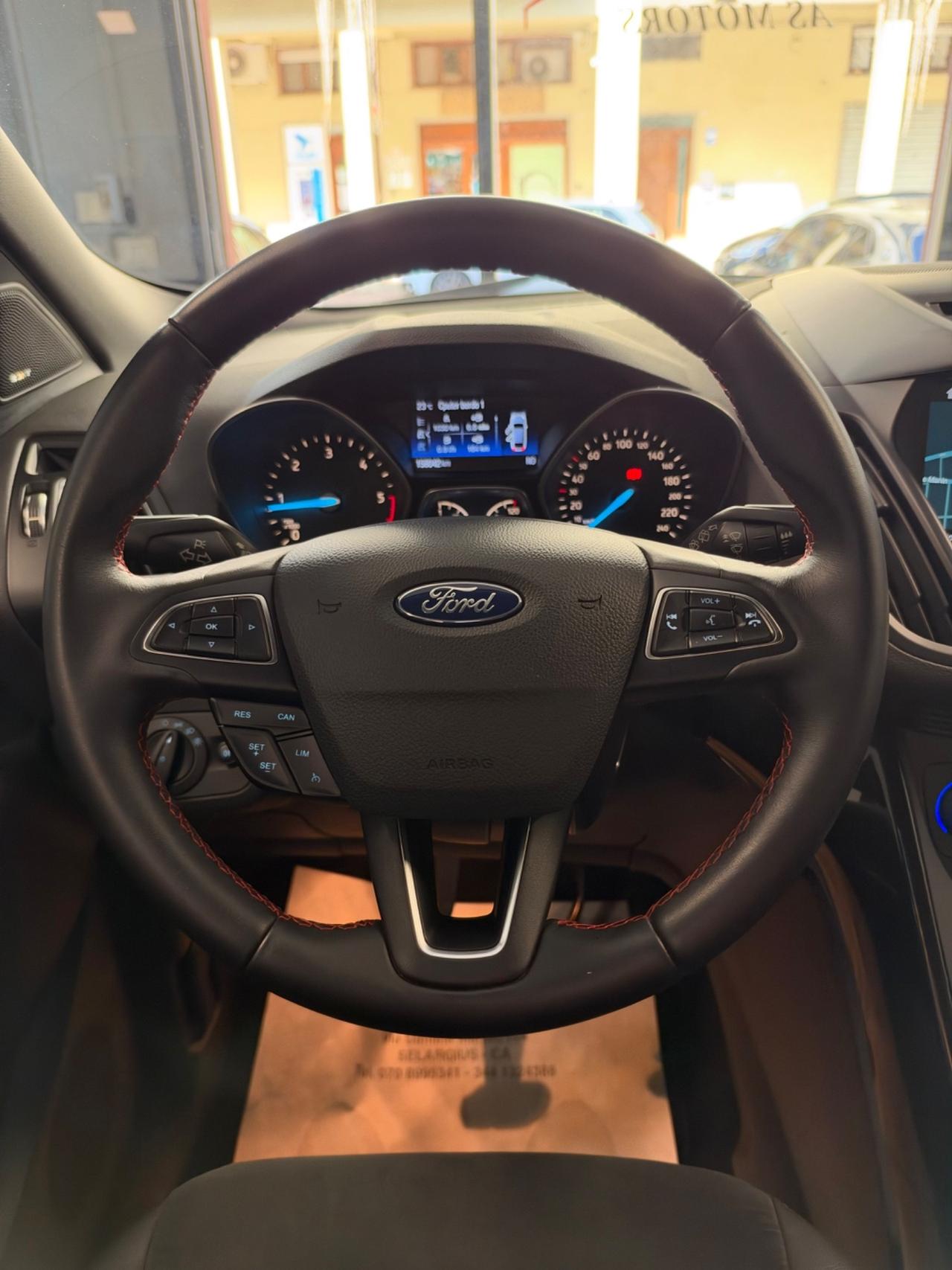 Ford Kuga 1.5 TDCI 120 CV 2WD ST-Line
