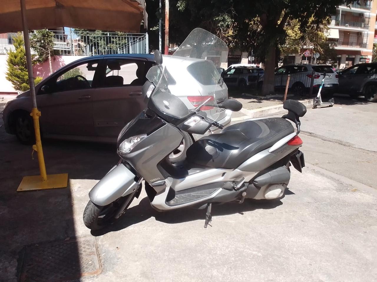 YAMAHA XMAX 250