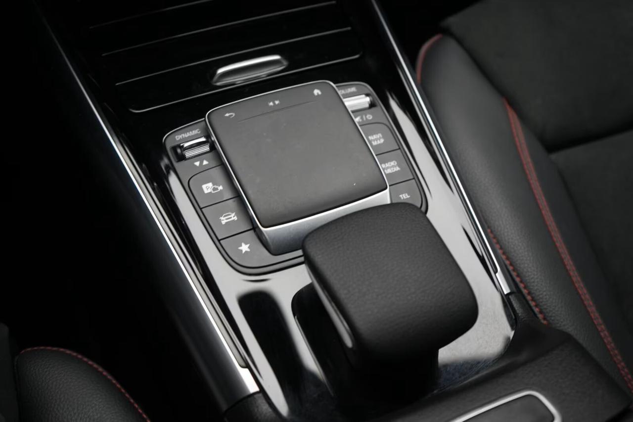 Mercedes-benz GLA 200 Automatic AMG - KAMERA - LED - NAVI