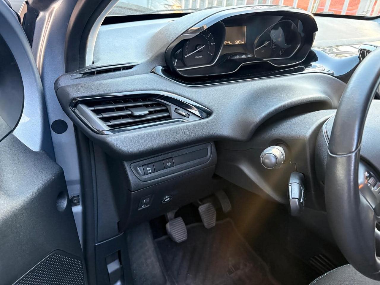 Peugeot 208 PureTech 82 5 porte Signature