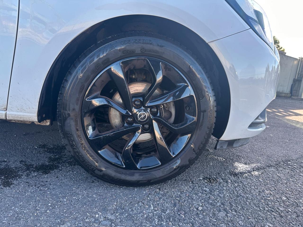 Opel Corsa 1.2 Coupé Black Edition