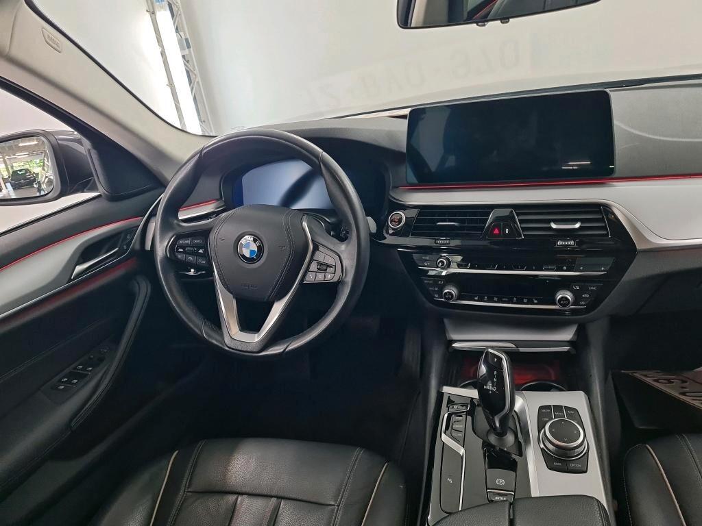 BMW 518D TOURING 136CV STEPTRONIC BUSINESS ADVANTAGE ( FARI LED - BMW DIGITAL COCKPIT - PELLE - AMBIENT LIGHTS - NAVI - MIRROR - PARK ASSISTANT - TELECAMERA POST. )