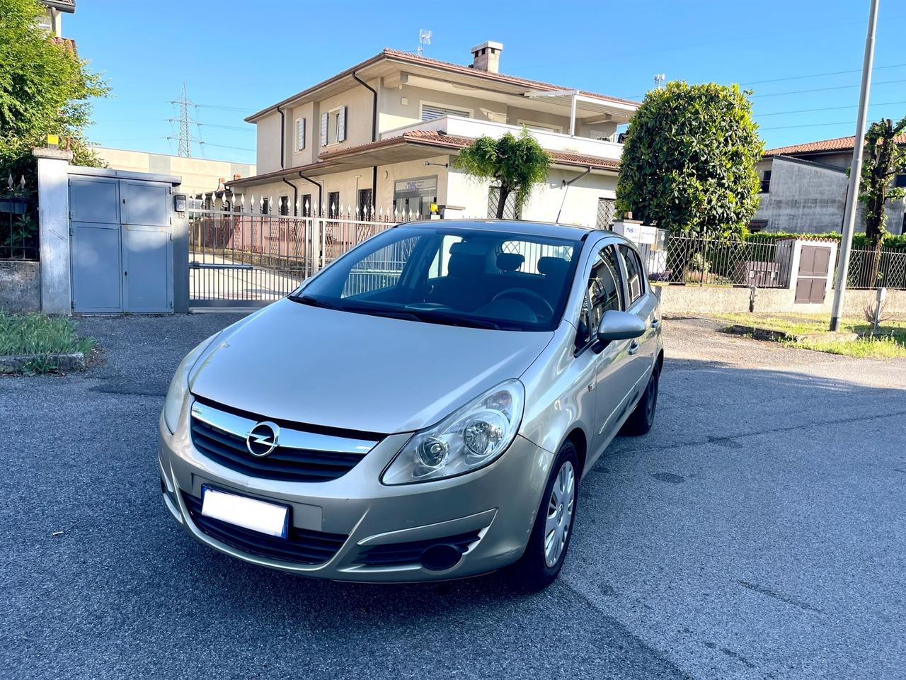Opel Corsa 1.2 5 porte Cosmo per Neopatentati
