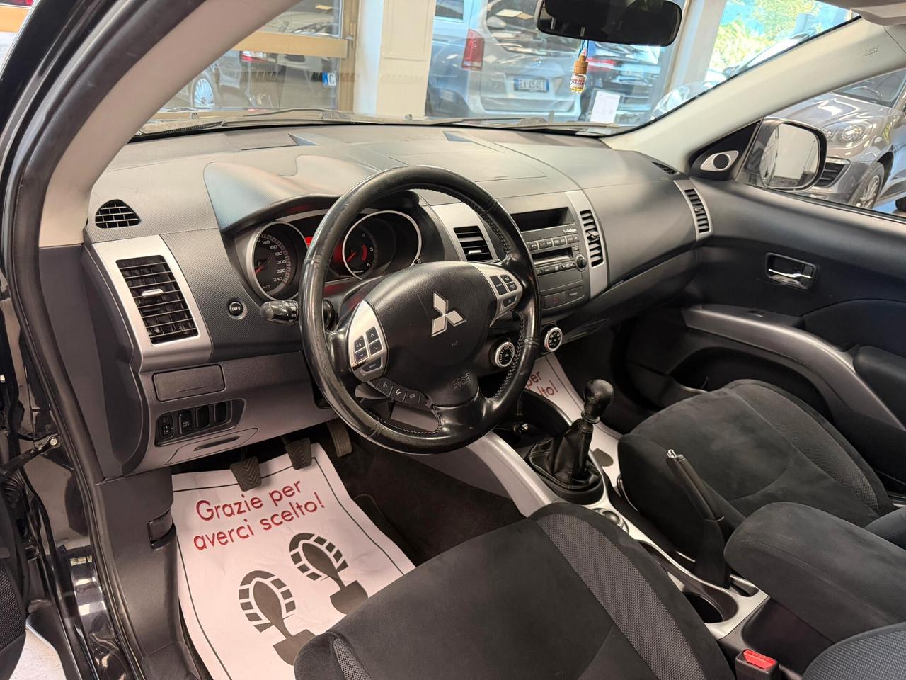 Mitsubishi Outlander 2.0 DI-D Instyle 7 p.ti DPF