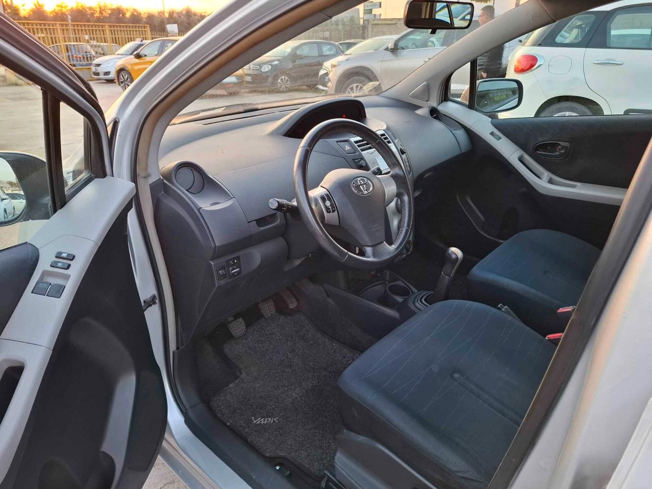 TOYOTA YARIS 1.0 BENZINA 5 PORTE - 2007