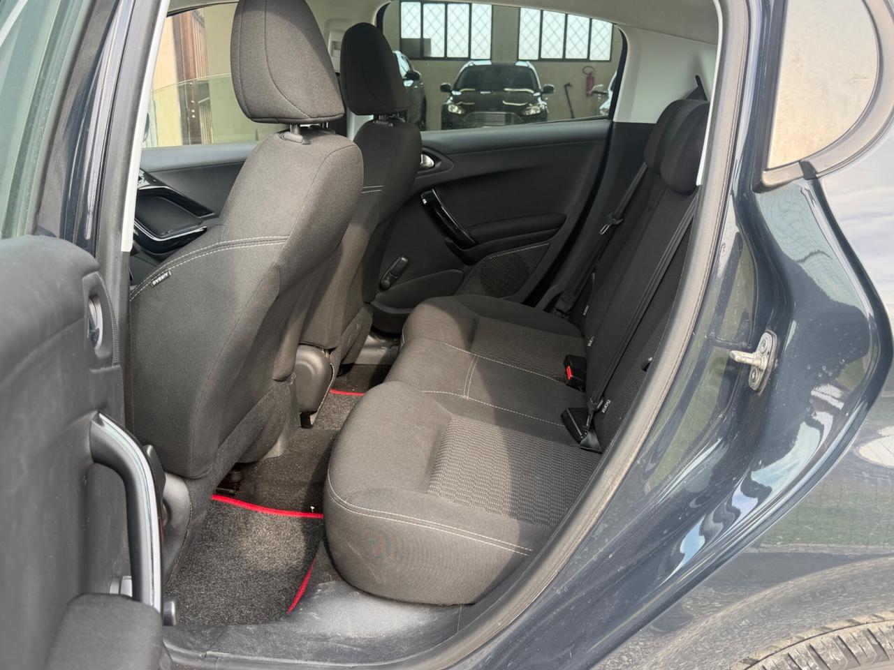 Peugeot 208 allure Garanzia 12 MESI