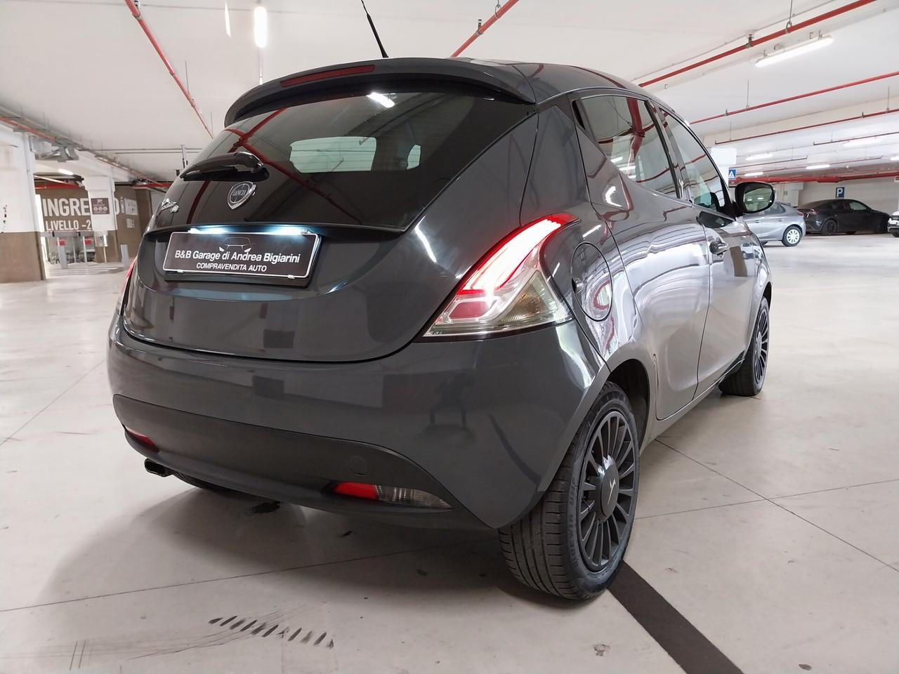 Lancia Ypsilon 1.2 69 CV 5 porte GPL Ecochic S Momodesign