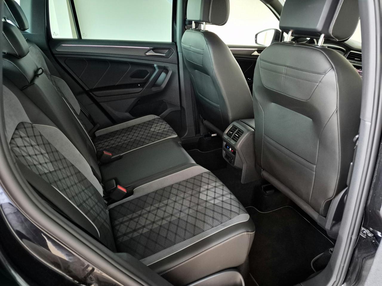 Volkswagen Tiguan 2.0 TDI 150 CV SCR DSG R-Line