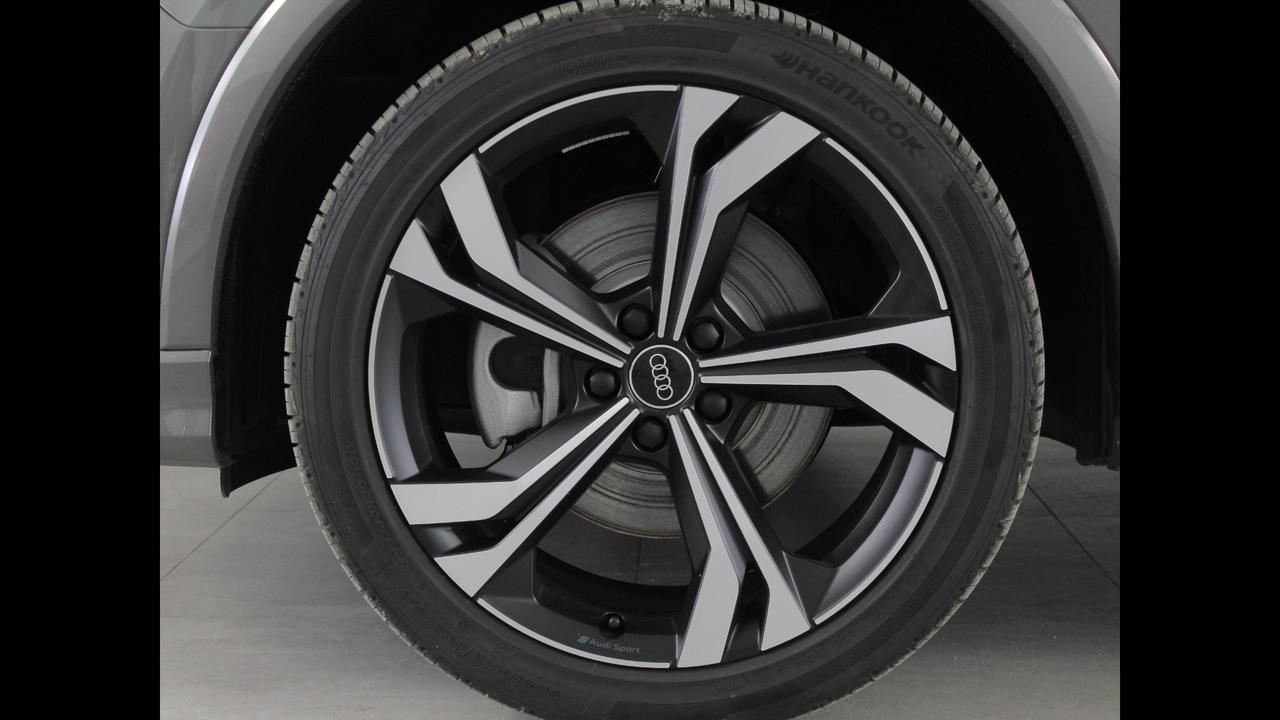 Audi Q3 45 TFSI E S TRONIC