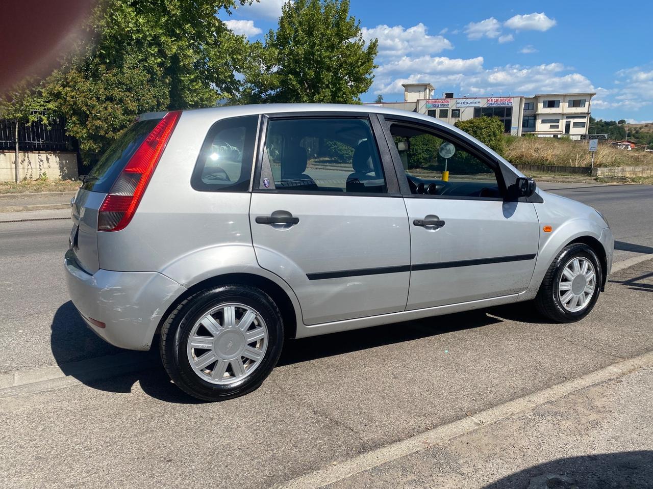 Ford Fiesta 1.2 16V 5p. Ambiente
