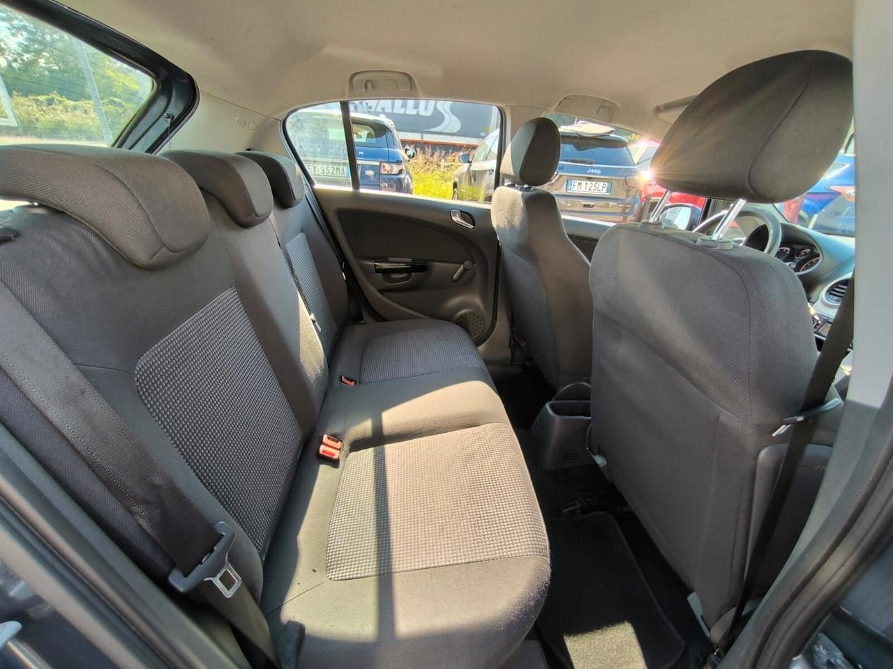 Opel Corsa 1.2 5 porte Club *NEOPATENTATI*BENZINA-E4*