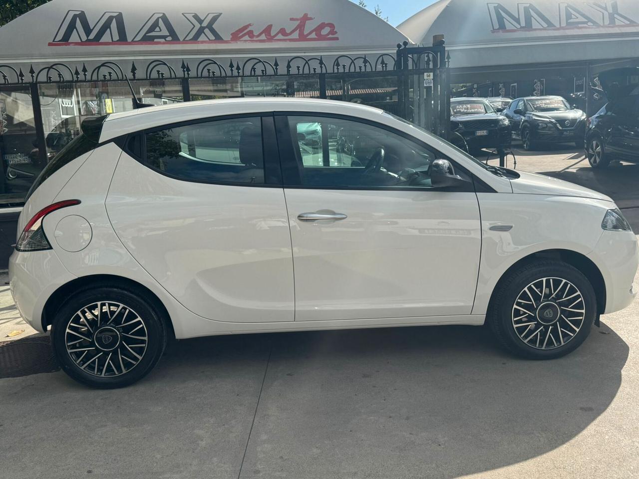 Lancia Ypsilon 1.0 FireFly 5 porte S&S Hybrid Gold