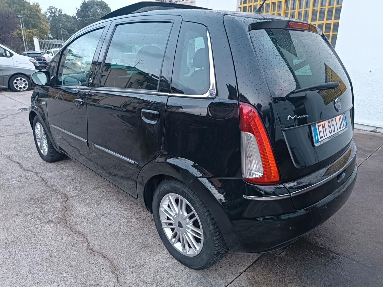 MUSA 1.4 8V Ecochic (GPL) Gold uniprop