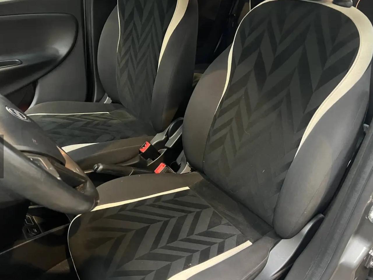 Lancia Ypsilon 1.2 69 CV 5 porte Platinum Si Neopatentati