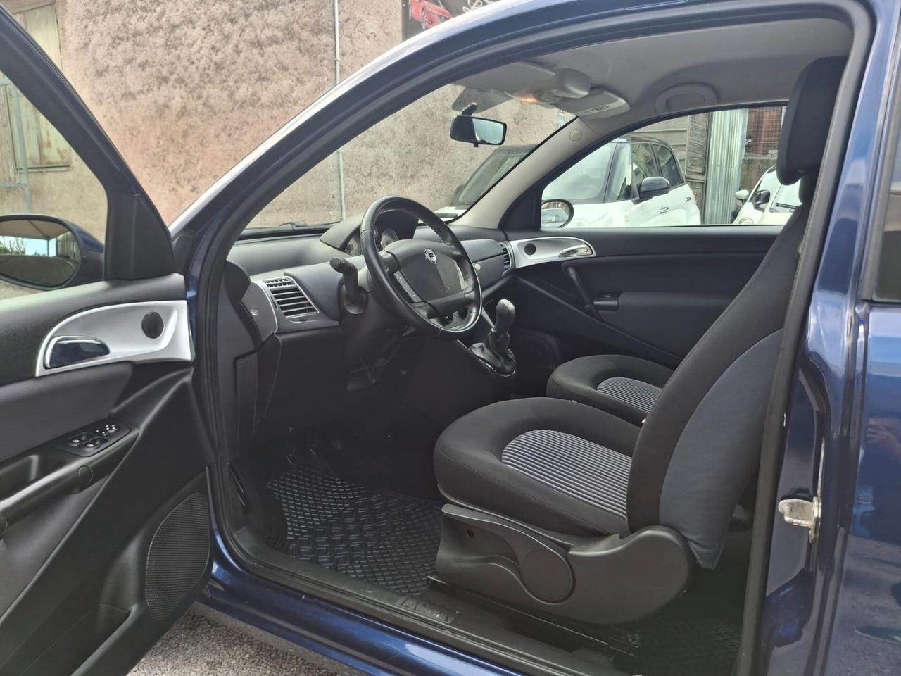 Lancia Ypsilon 1.3 MJT 90 CV Oro